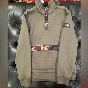 Hooded north face pullover sz large